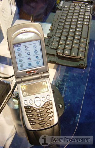 CES03/kyocera_7135_2.jpg - PalmInfocenter.com Image Detail